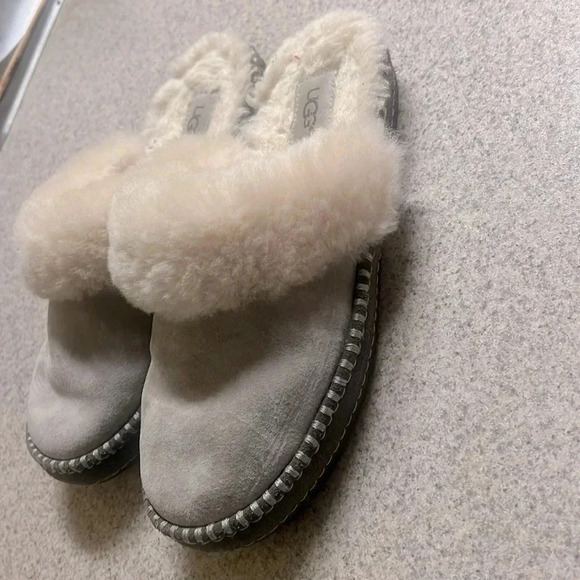 Ugg Aira Seal slippers size 7 - Picture 2 of 7